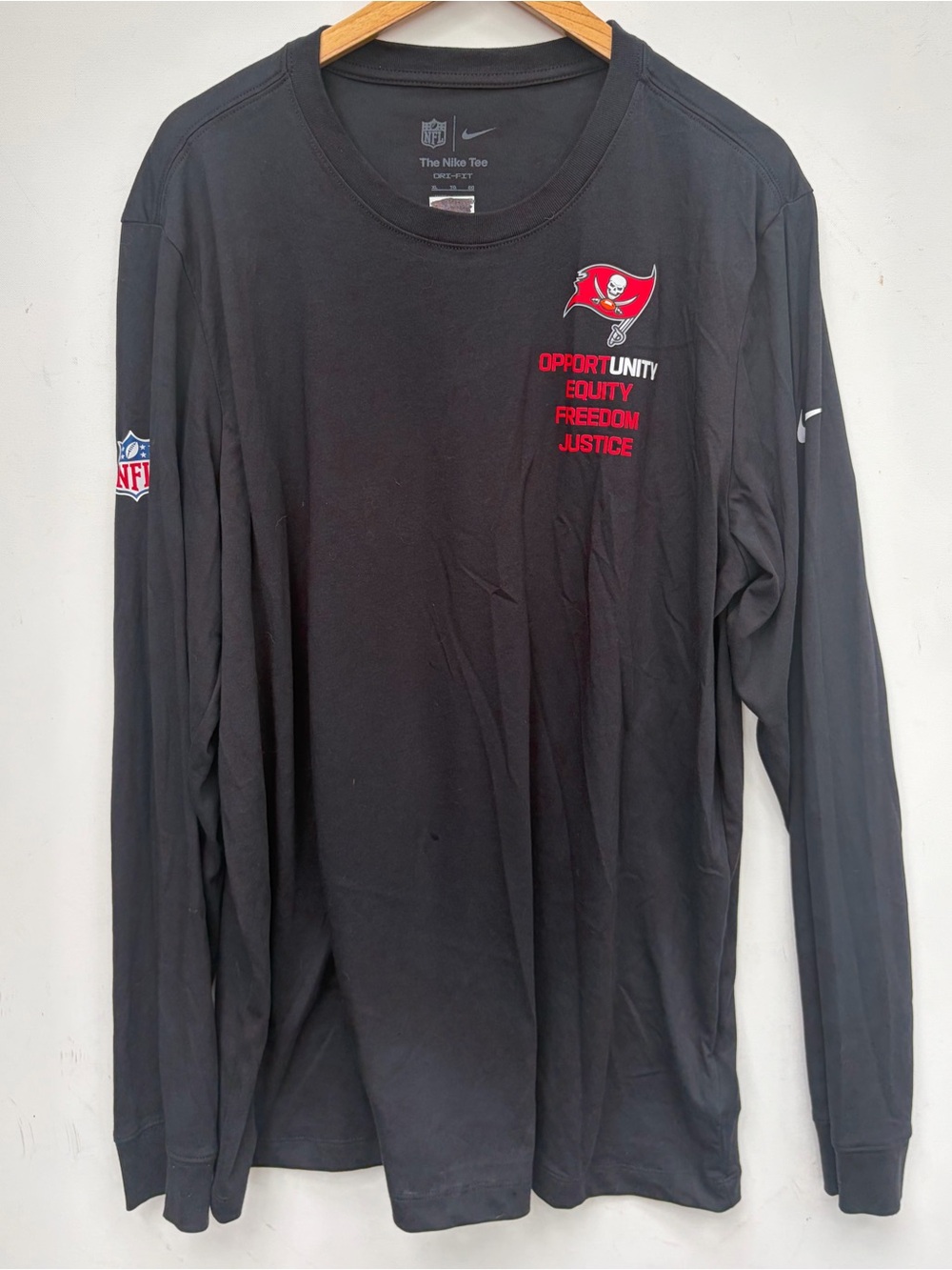 Nike Tampa Bay Buccaneers Sideline Coaches Tee - COACH OWNED/SIDELINE WORN